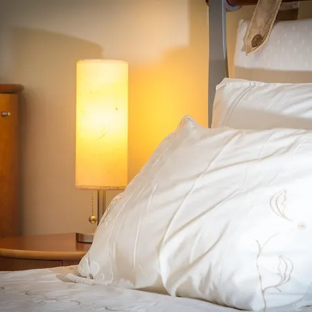 Helen's House 卡马拉-德洛布什